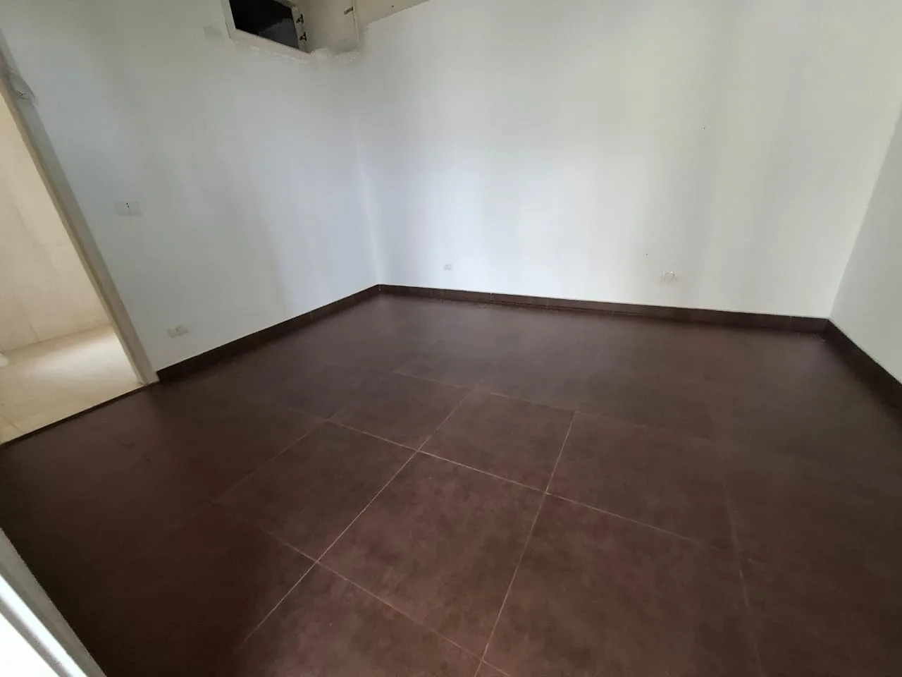 Office for rent in Haret Sakher — الصورة 5