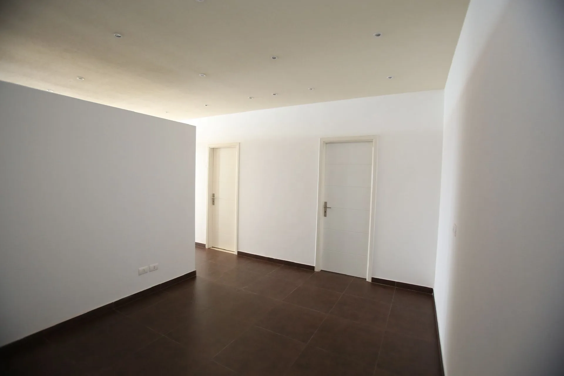 Office for rent in Haret Sakher — الصورة 8