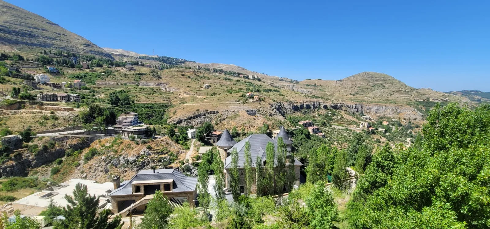 Chalet for rent in Faraiya — الصورة 3