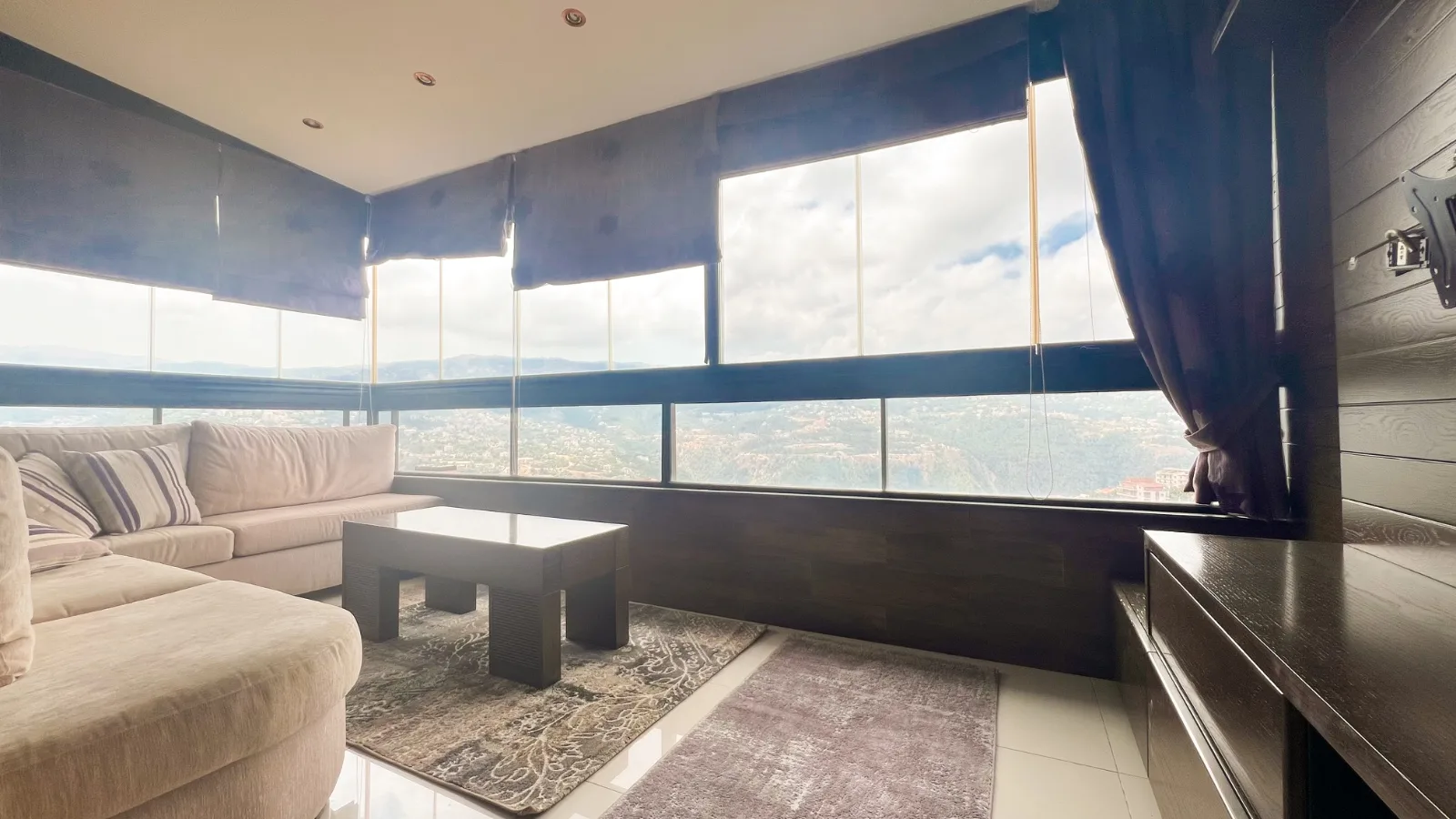 Apartment for Sale in Ballouneh, Lebanon — الصورة 4