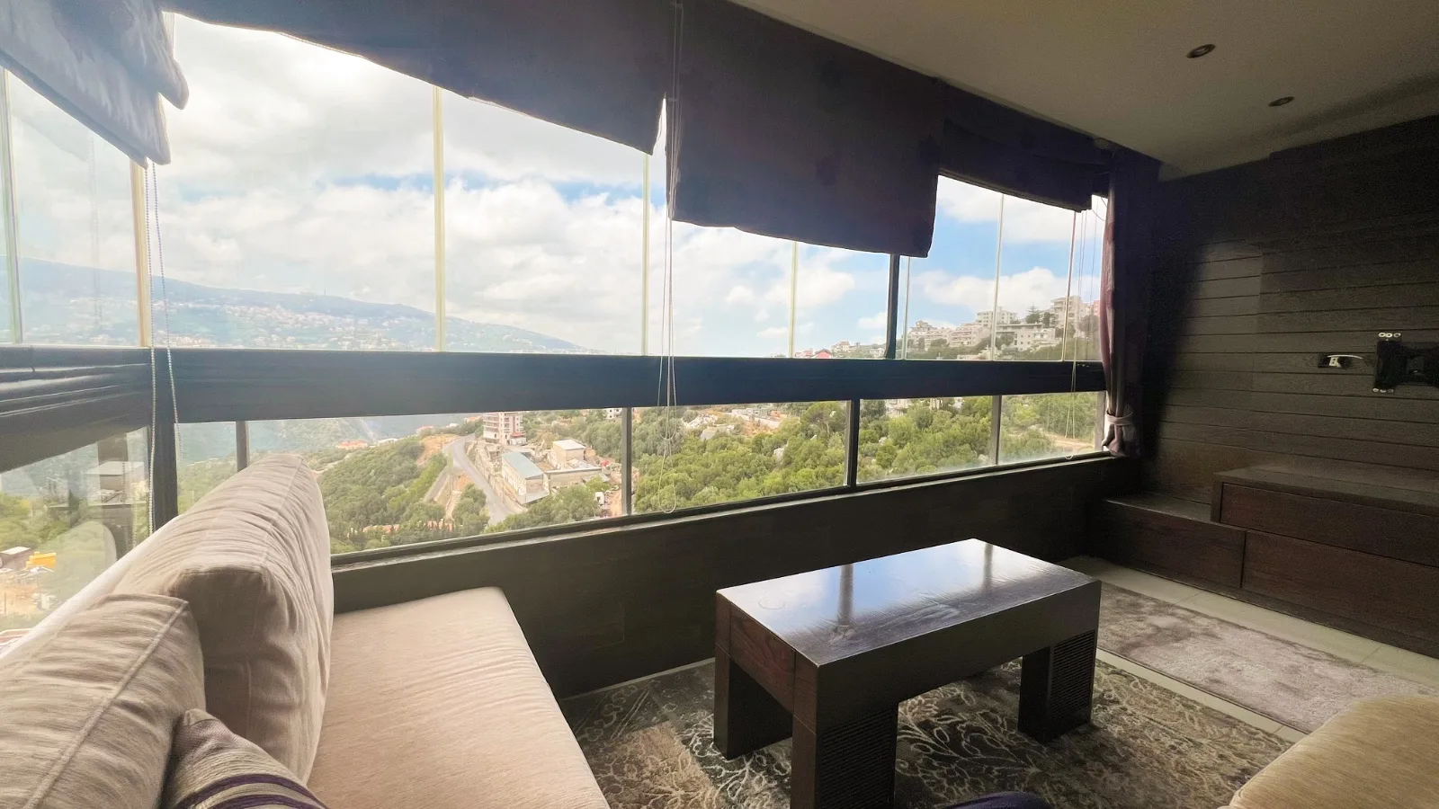 Apartment for Sale in Ballouneh, Lebanon — الصورة 5