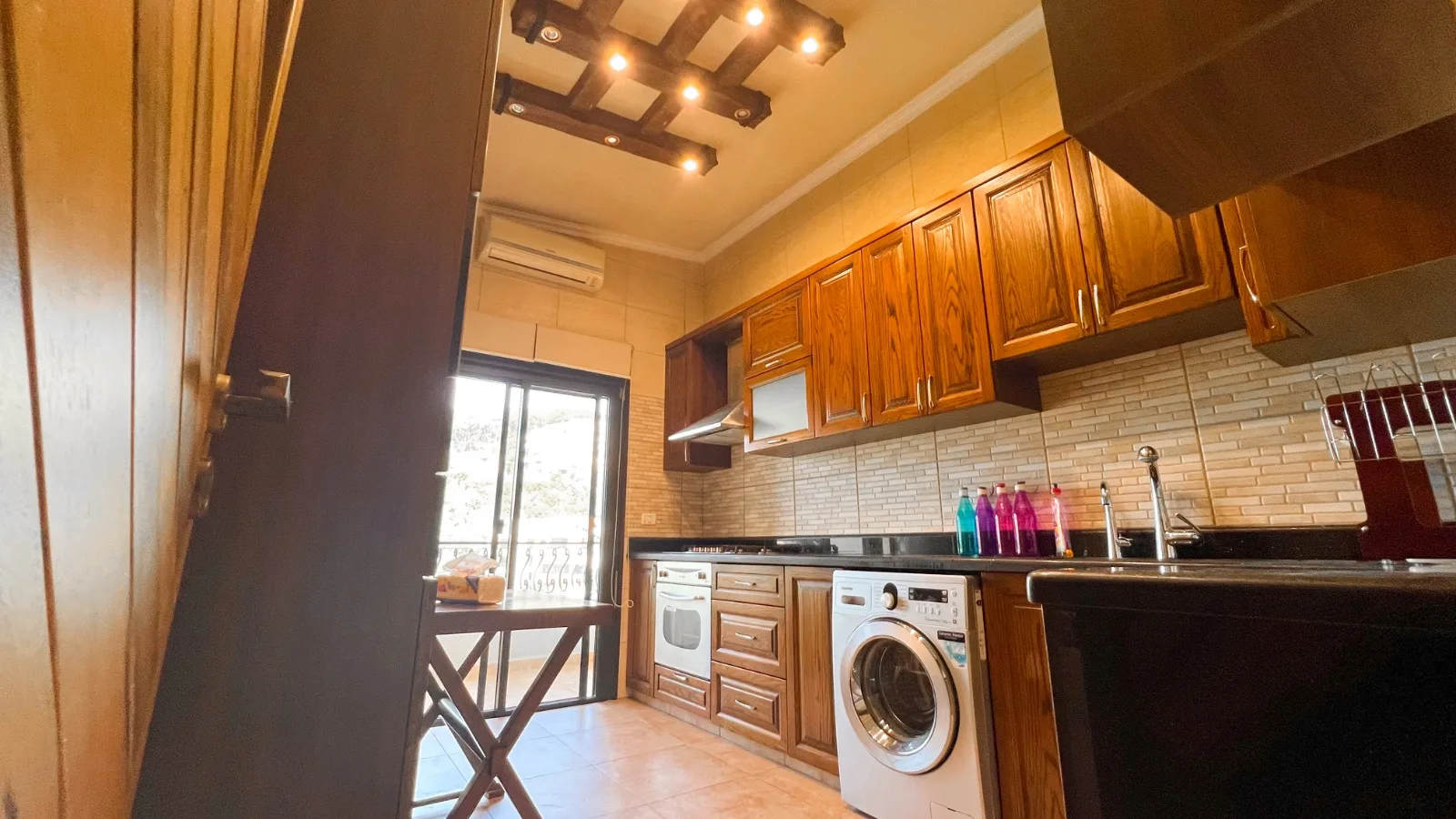 Apartment for Sale in Ballouneh, Lebanon — الصورة 6