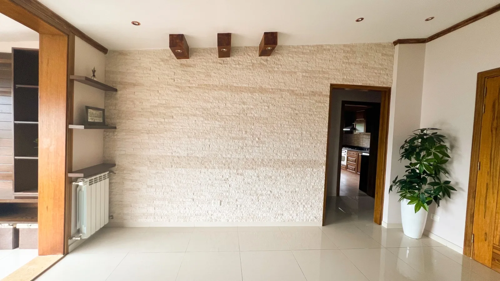 Apartment for Sale in Ballouneh, Lebanon — الصورة 9