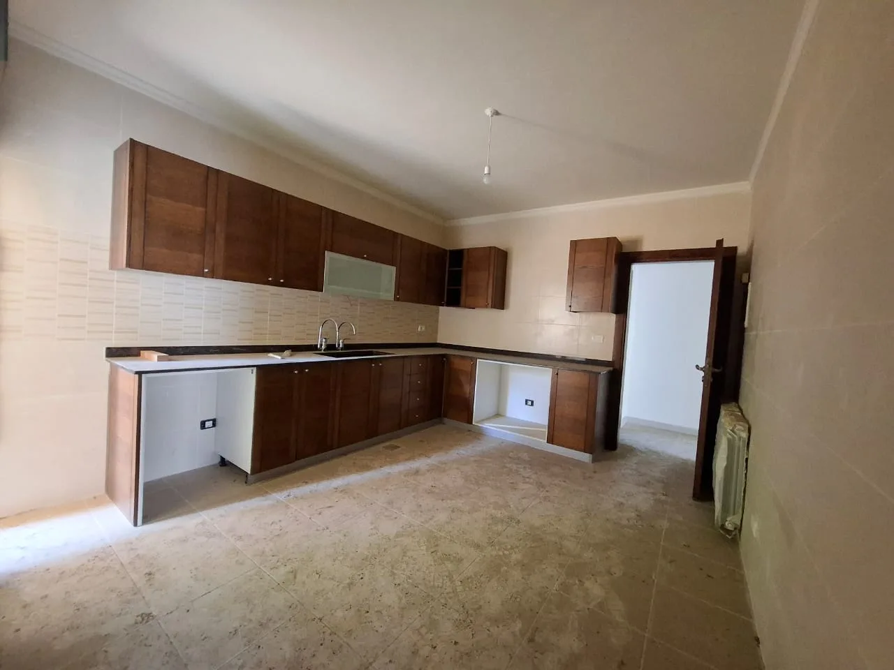 Apartment for Sale in Zouk Mikael — الصورة 4