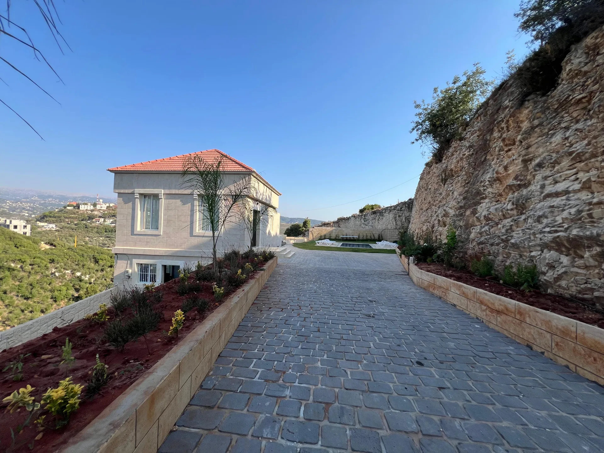 Villa for Sale in Aabrine — الصورة 4