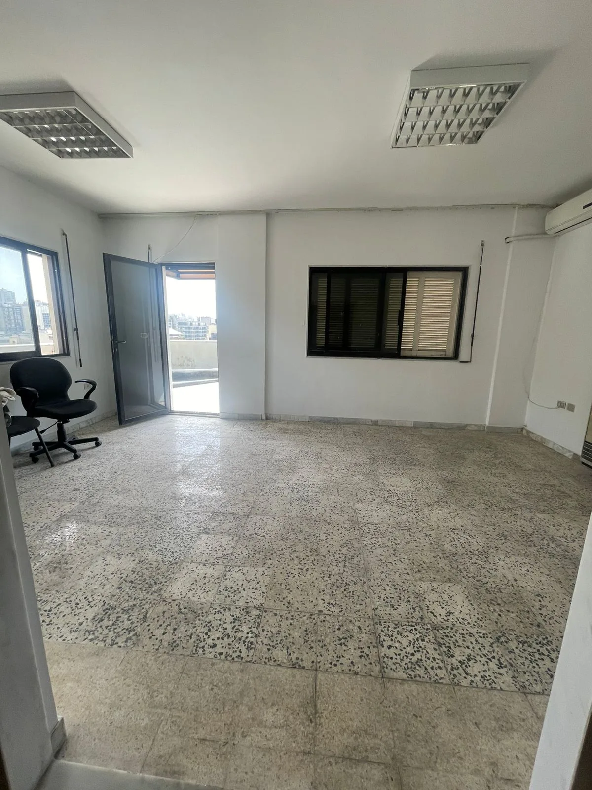 Office for rent in Hamra