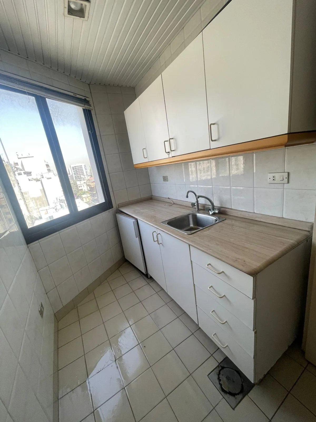 Office for rent in Hamra — الصورة 3