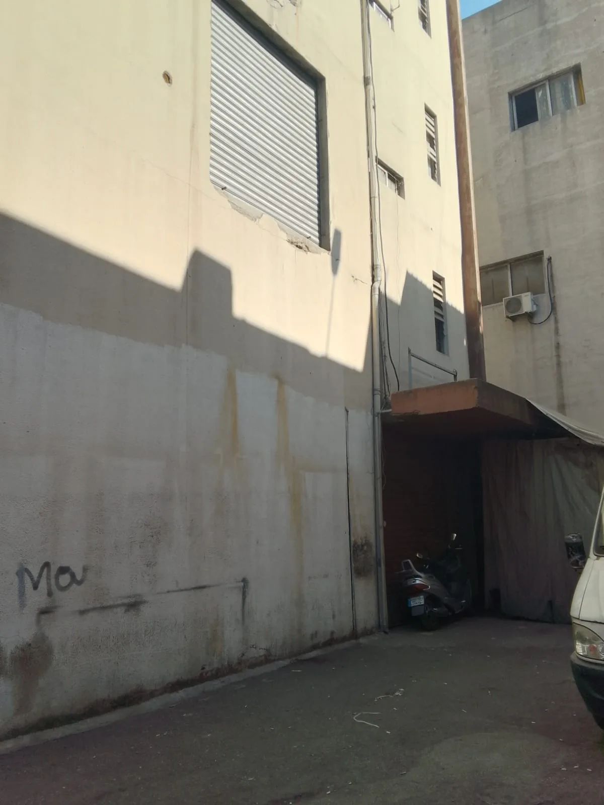 Warehouse for sale in Sad El Baouchriye, Lebanon — الصورة 2