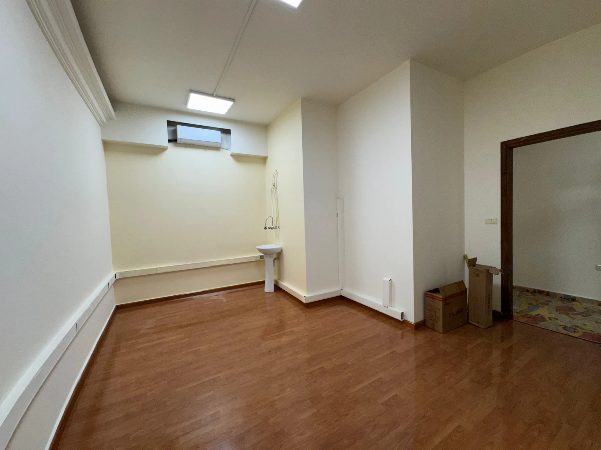 Shop for sale in Mansourieh — الصورة 3