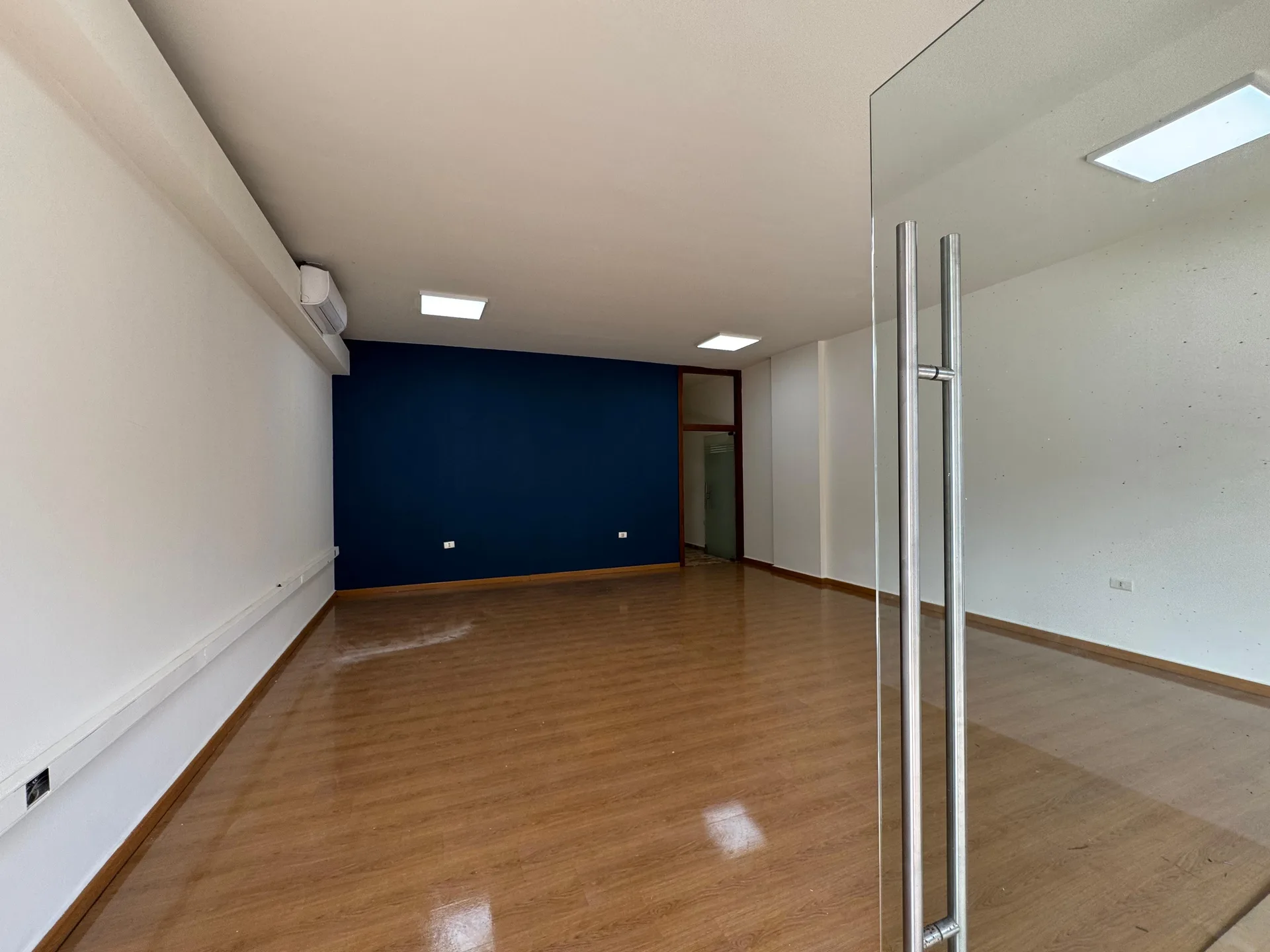 Shop for sale in Mansourieh