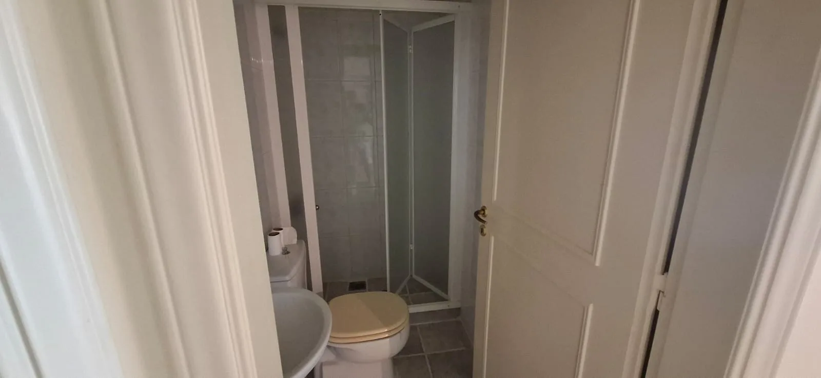 Apartment for Rent in Dbayeh, Lebanon — الصورة 9