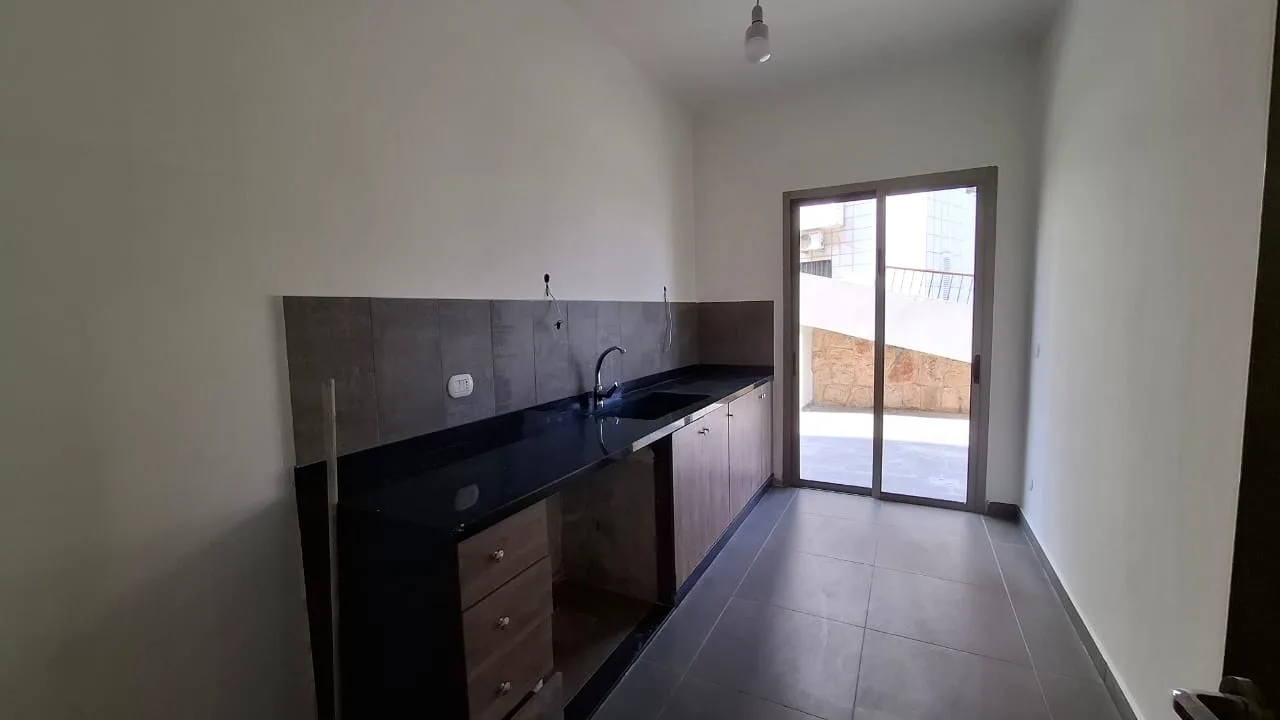 Apartment for Sale in Gharfine, Lebanon — الصورة 2