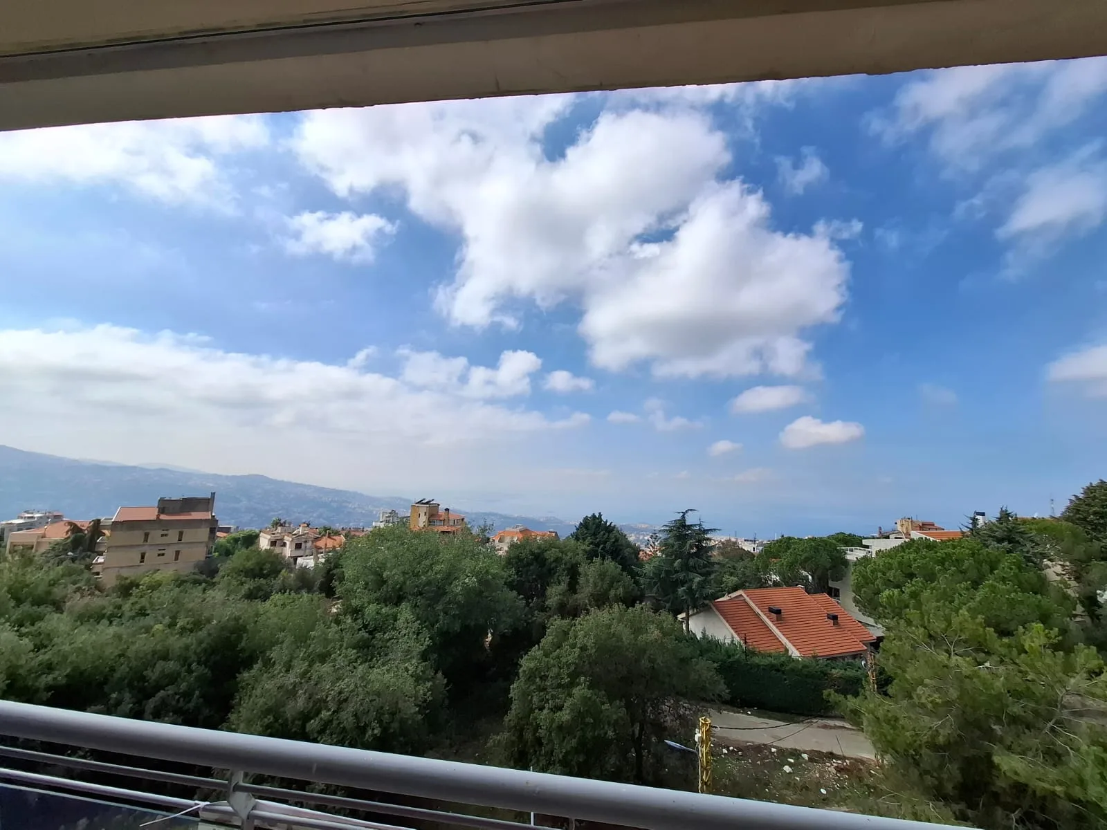 Apartment for Sale in Ballouneh, Lebanon — الصورة 2