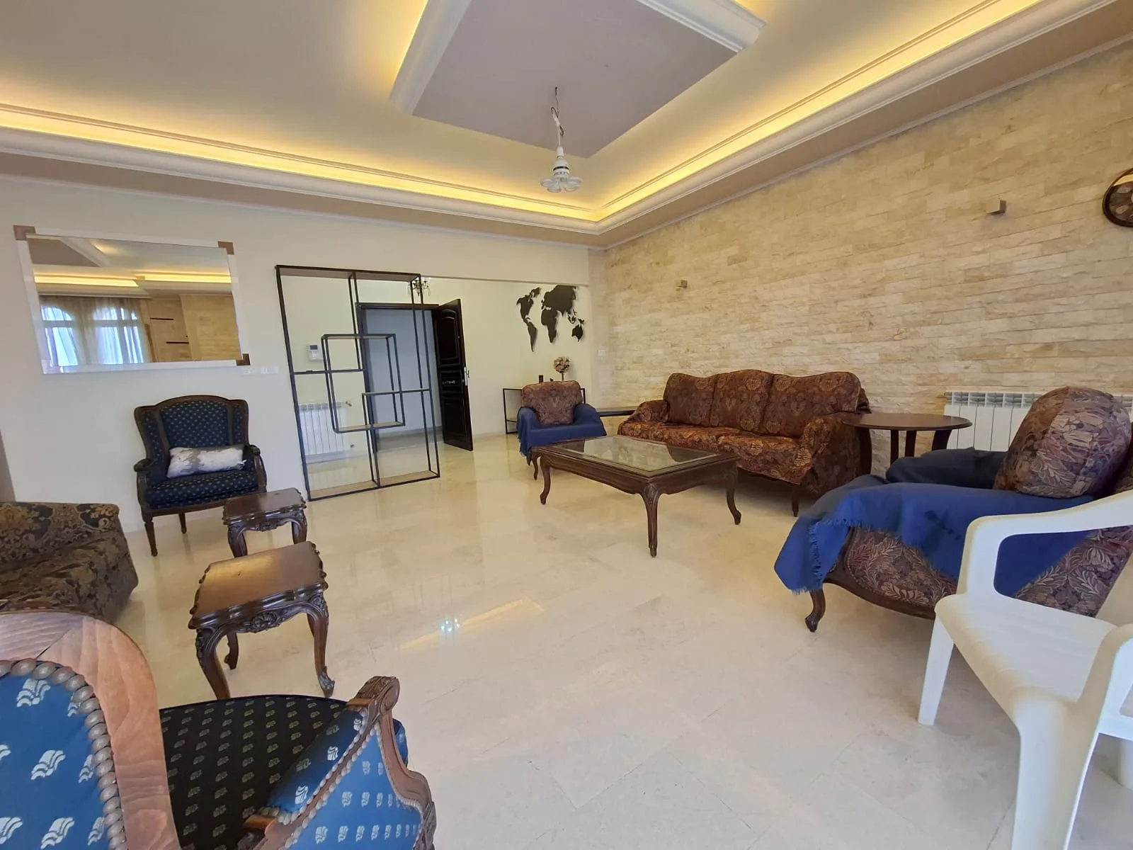 Apartment for Sale in Ballouneh, Lebanon — الصورة 4