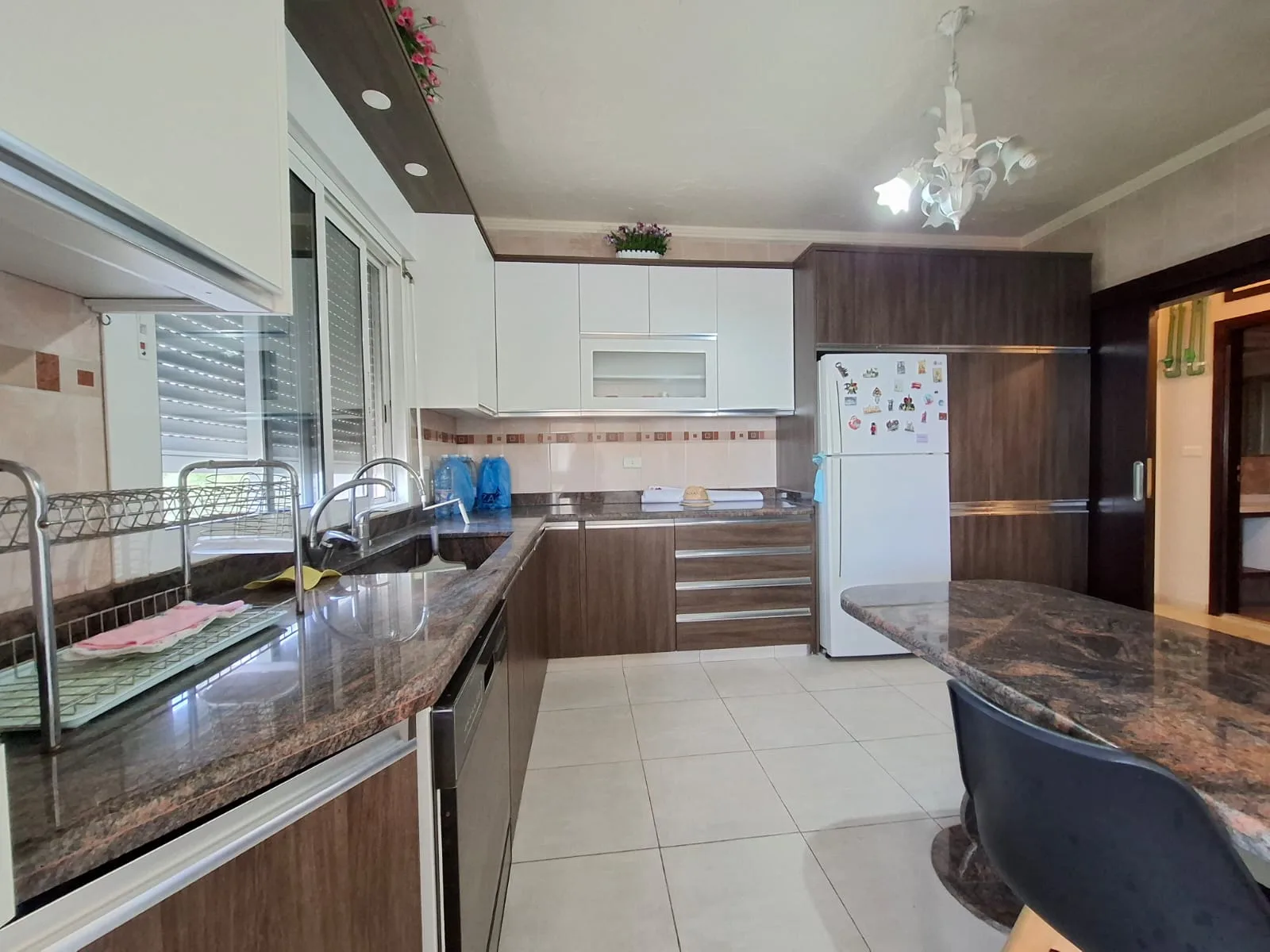 Apartment for Sale in Ballouneh, Lebanon — الصورة 10