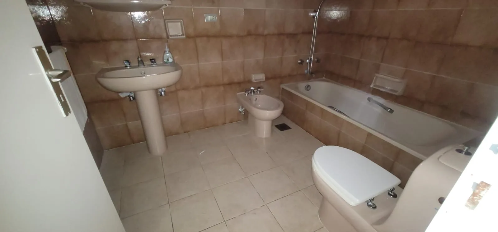 Apartment for Sale in Ballouneh, Lebanon — الصورة 9