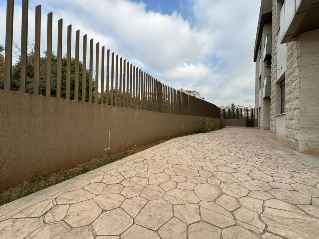 Apartment for Sale in Mansourieh, Lebanon — الصورة 3