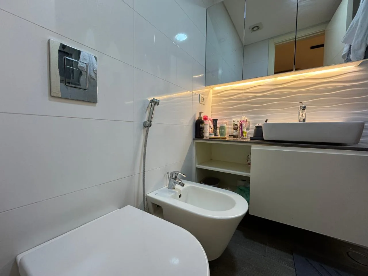Apartment for Sale in Ain Al Mraiseh, Beirut, Lebanon — الصورة 7