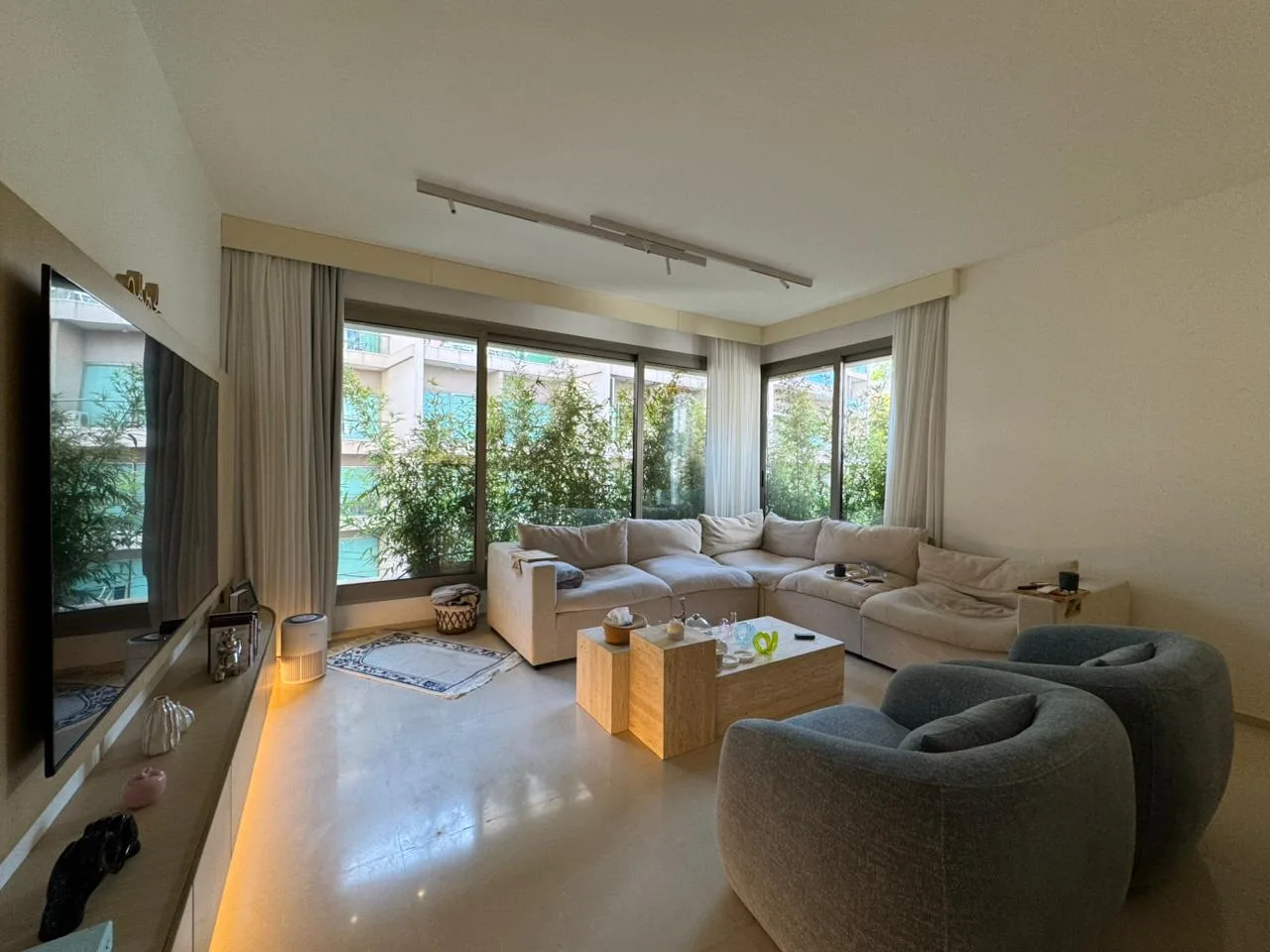 Apartment for Sale in Ain Al Mraiseh, Beirut, Lebanon