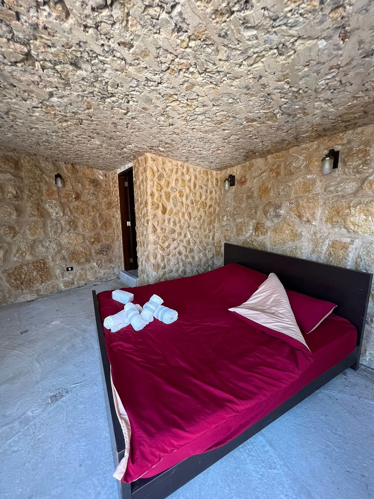 Villa for Sale in Fatqa, Lebanon — الصورة 5