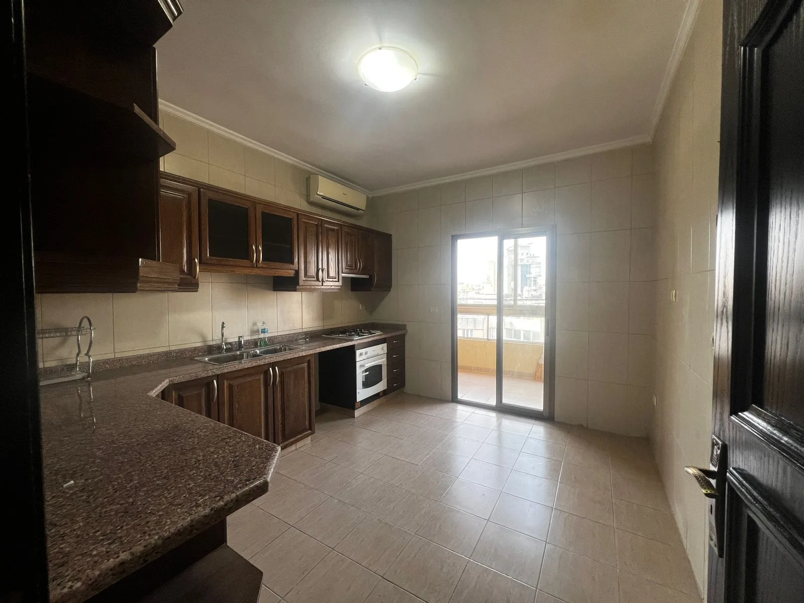 Office for rent in Forn El Chebbak — الصورة 4