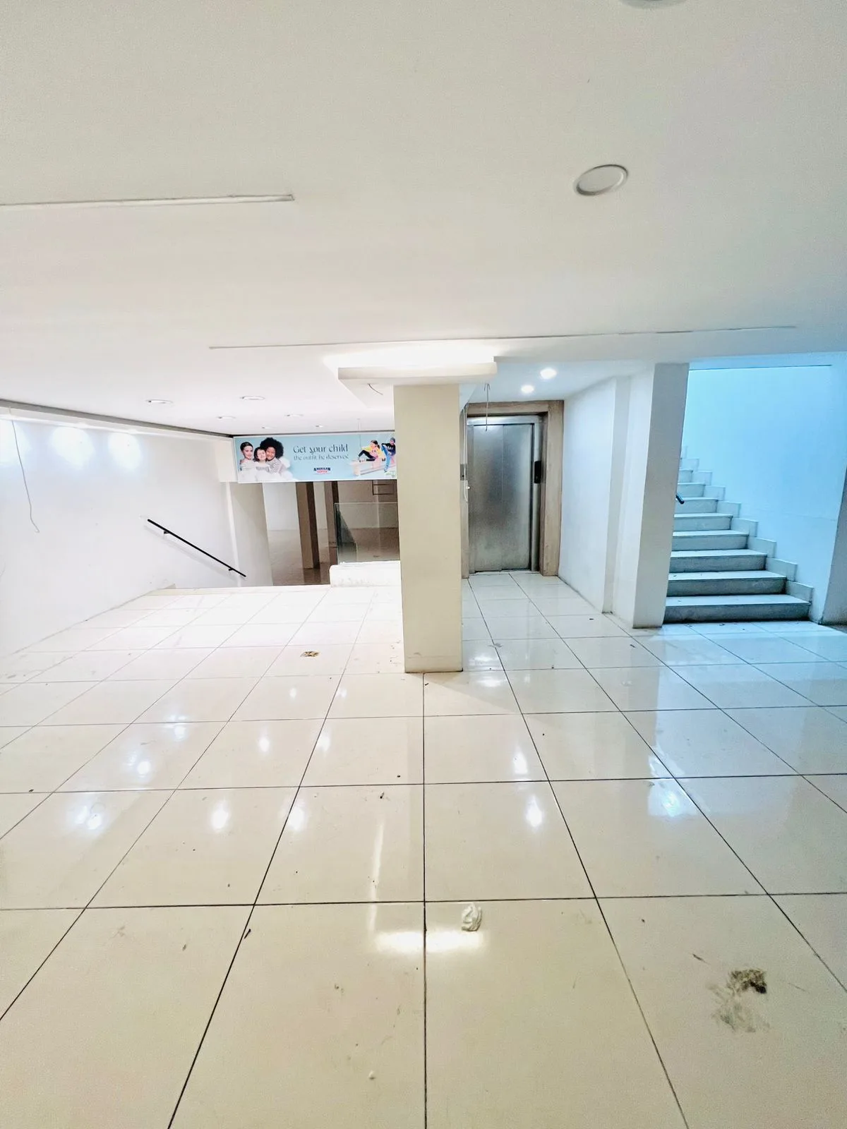 Showroom for Sale in Jounieh — الصورة 2