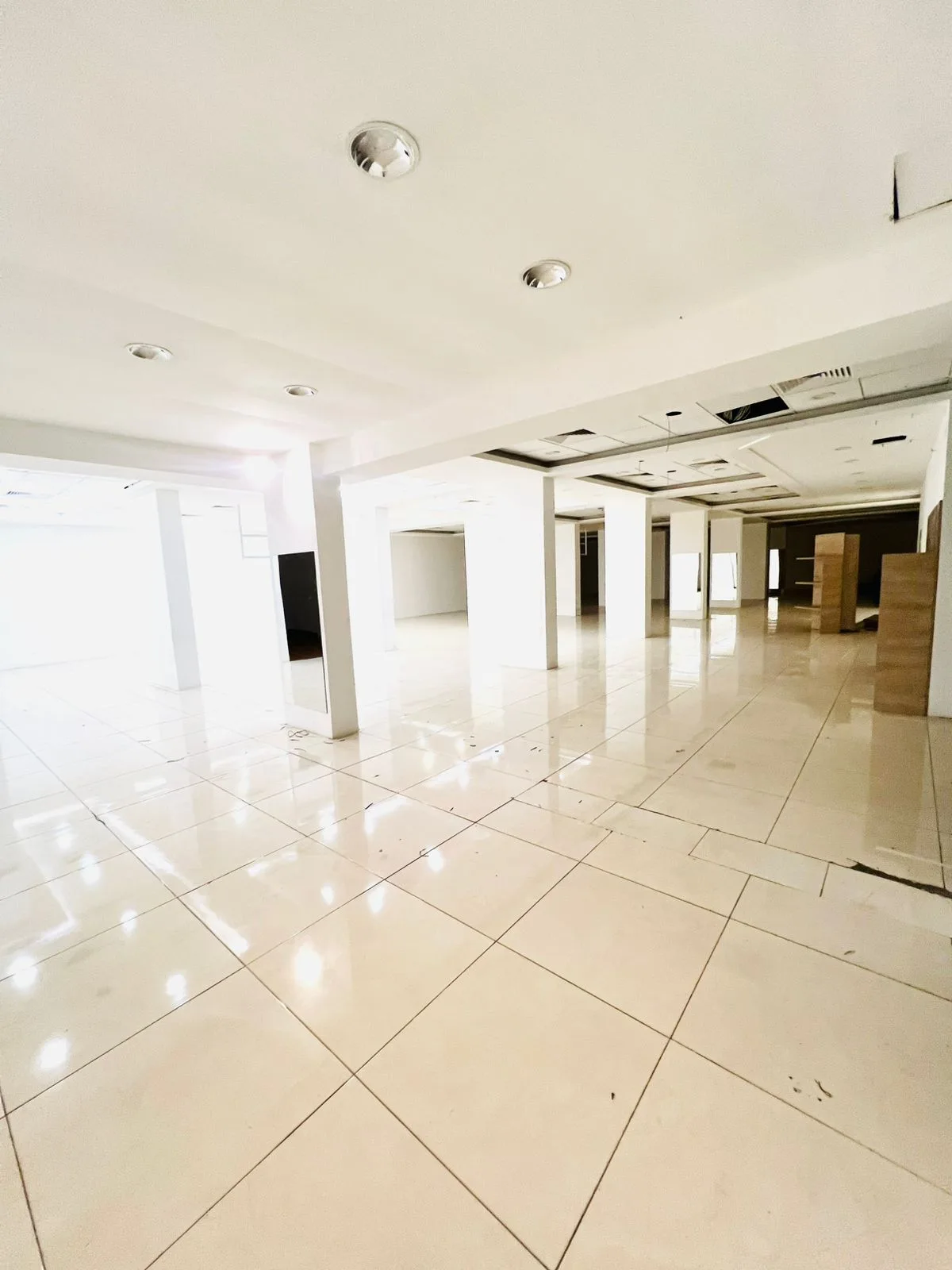 Showroom for Sale in Jounieh — الصورة 7