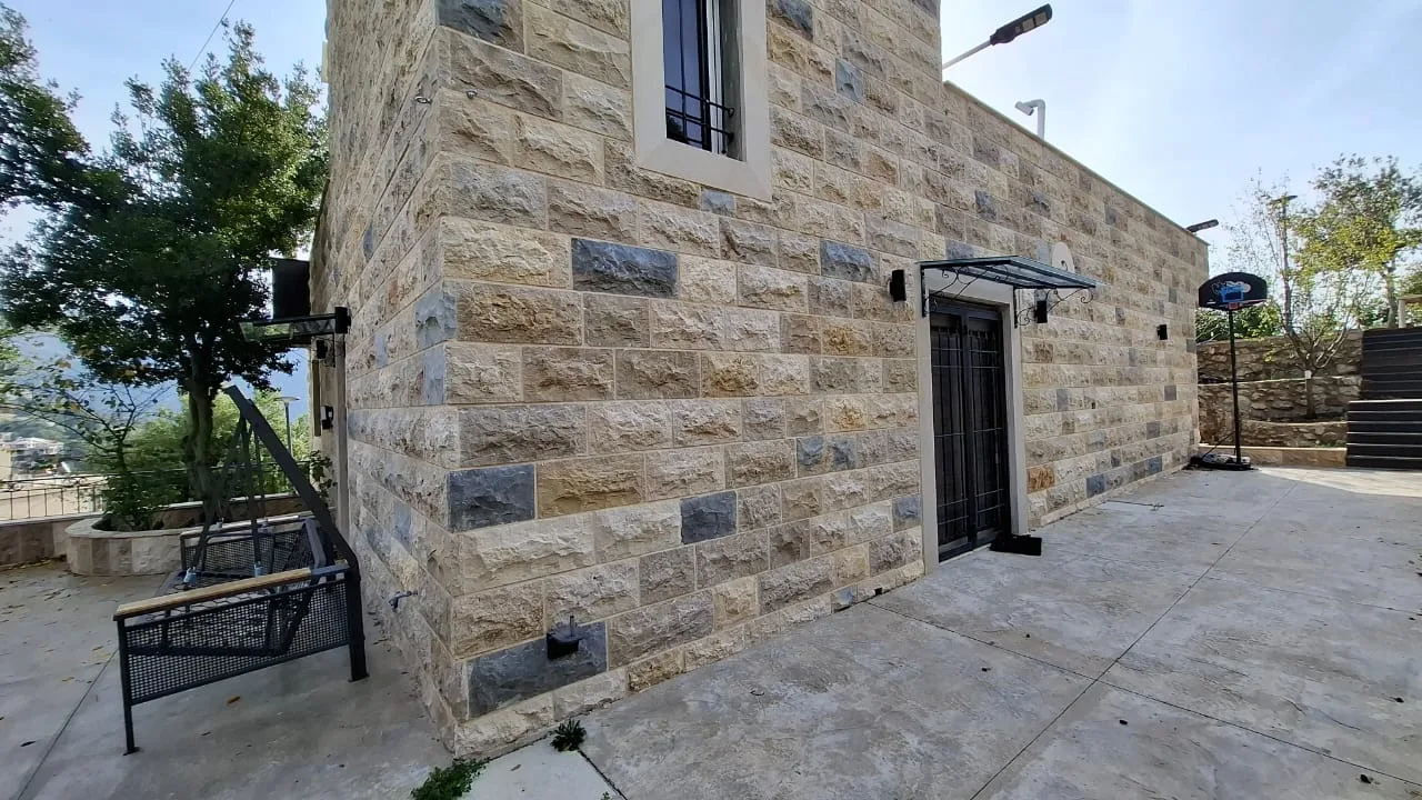 Villa for Sale in Ehmej, Lebanon — الصورة 2