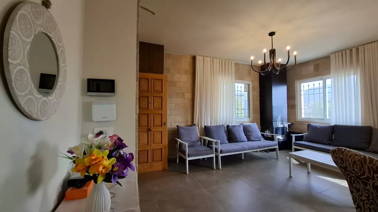 Villa for Sale in Ehmej, Lebanon — الصورة 4