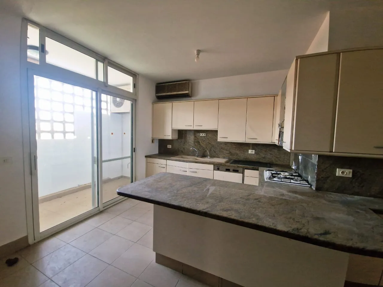 Apartment for Sale in Adma w Dafnah, Lebanon — الصورة 3