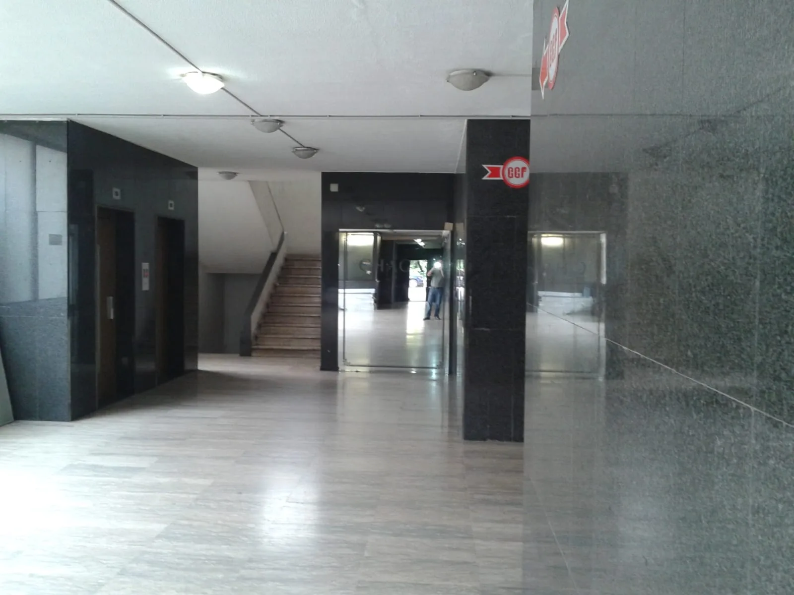 Office for sale in Dekwaneh — الصورة 2