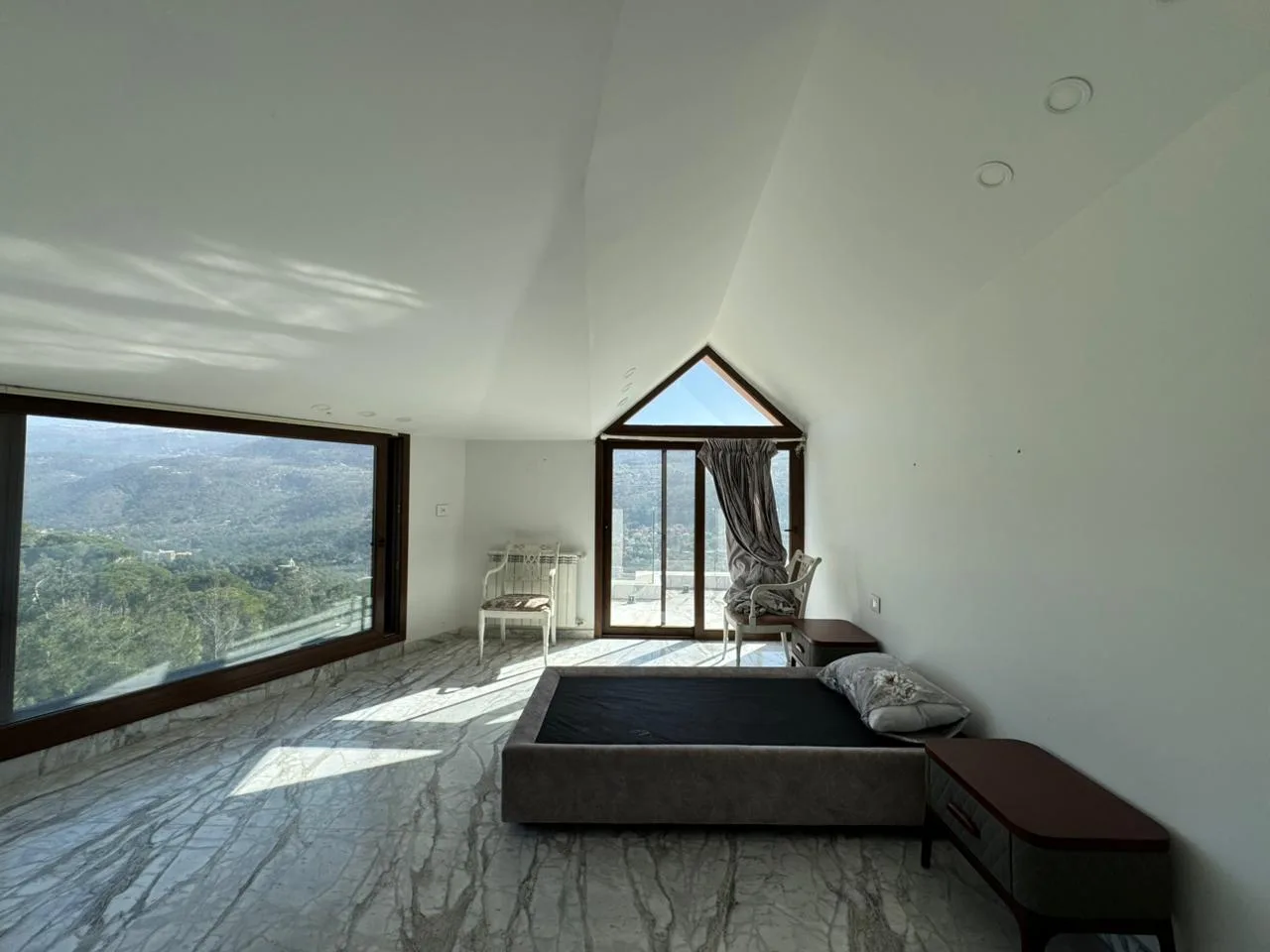 Villa for Sale in Baabdat, Lebanon — الصورة 2