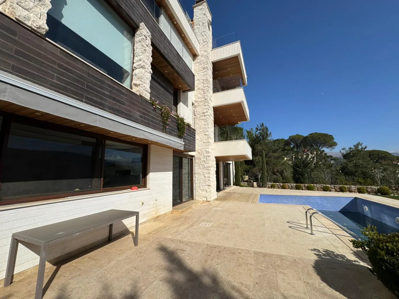 Villa for Sale in Baabdat, Lebanon — الصورة 6