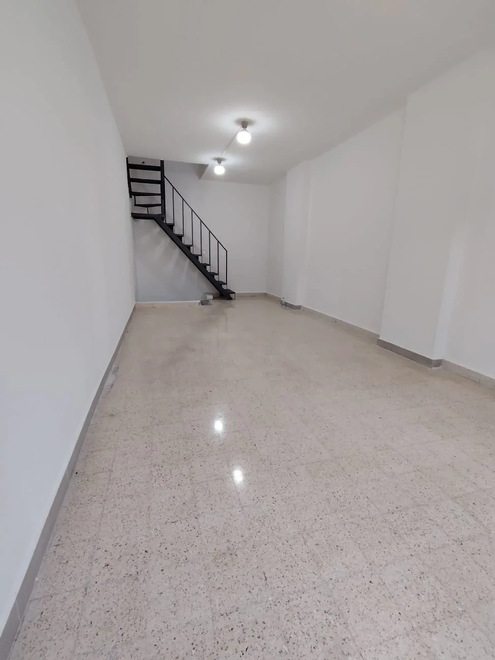 Shop for sale in Jdeideh — الصورة 3