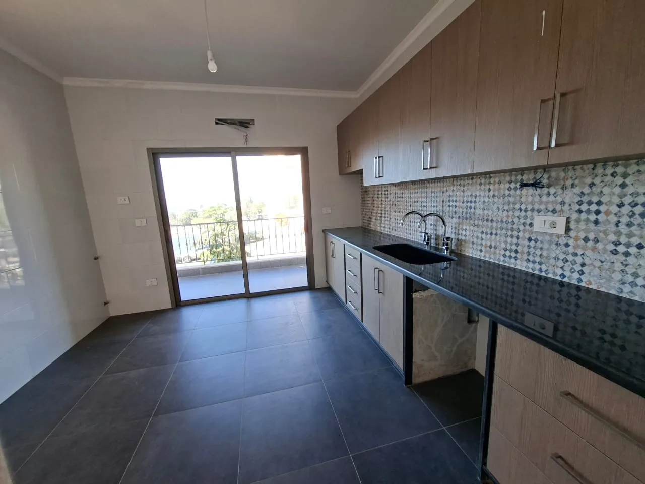 Apartment for Sale in Aamchit, Lebanon — الصورة 4