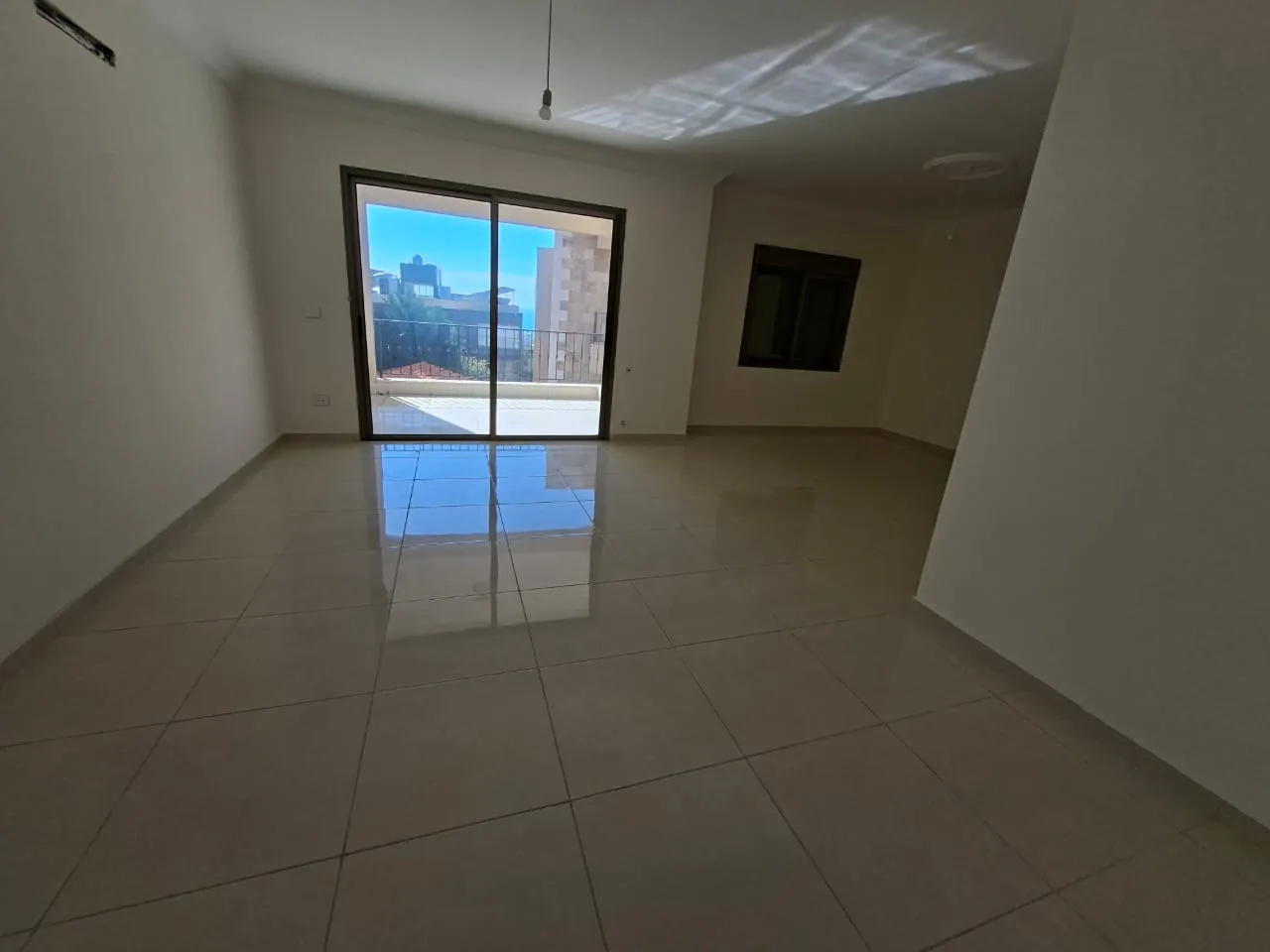 Apartment for Sale in Aamchit, Lebanon — الصورة 2