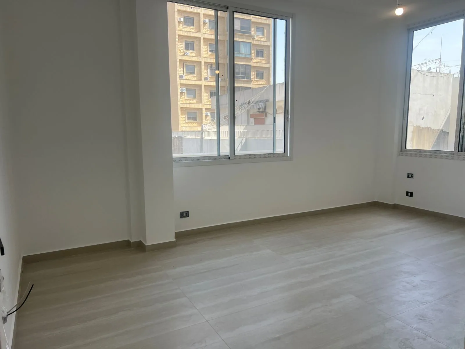 Apartment for sale in Forn El Chebbak, Lebanon — الصورة 5