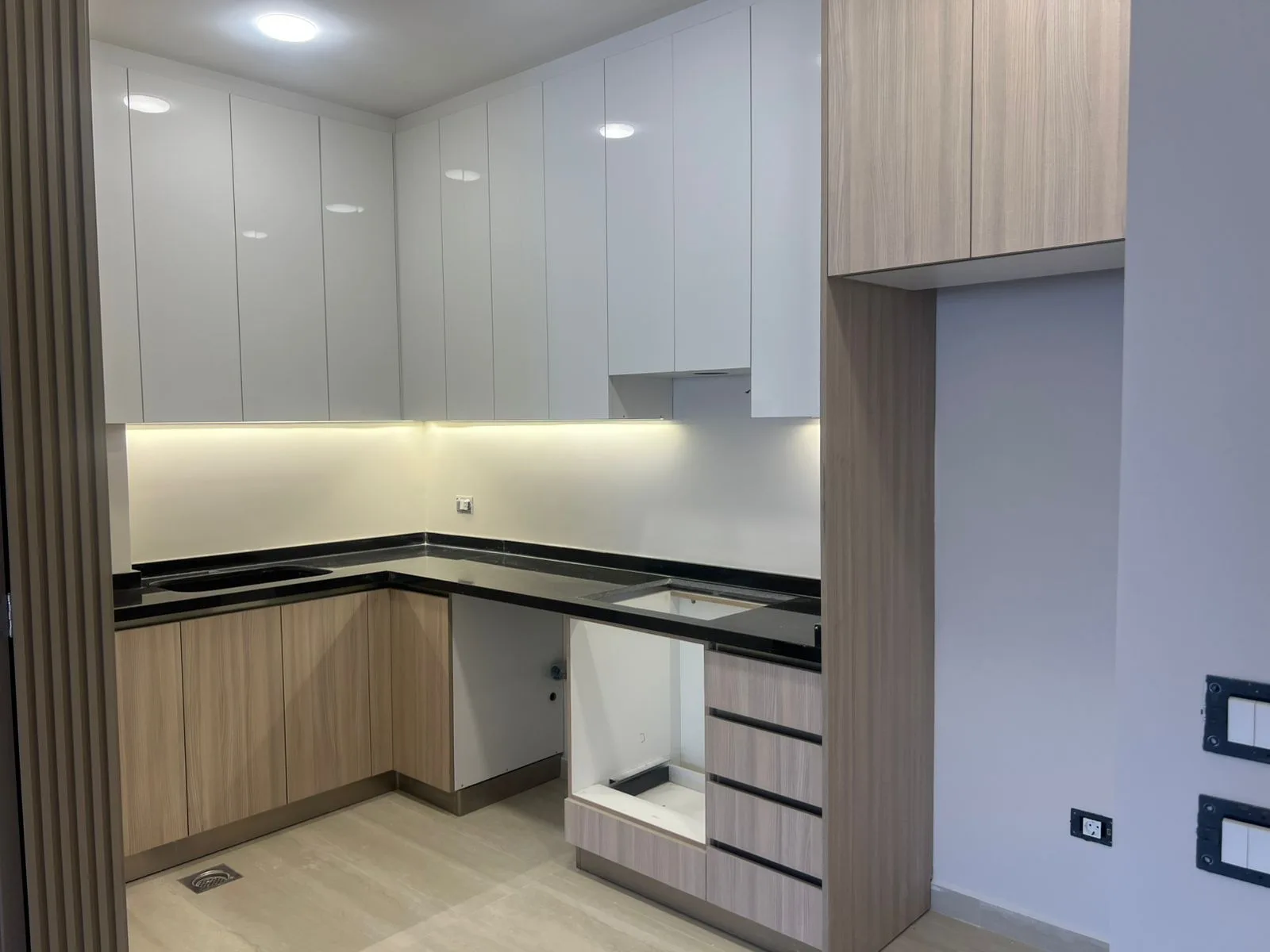 Apartment for sale in Forn El Chebbak, Lebanon — الصورة 3