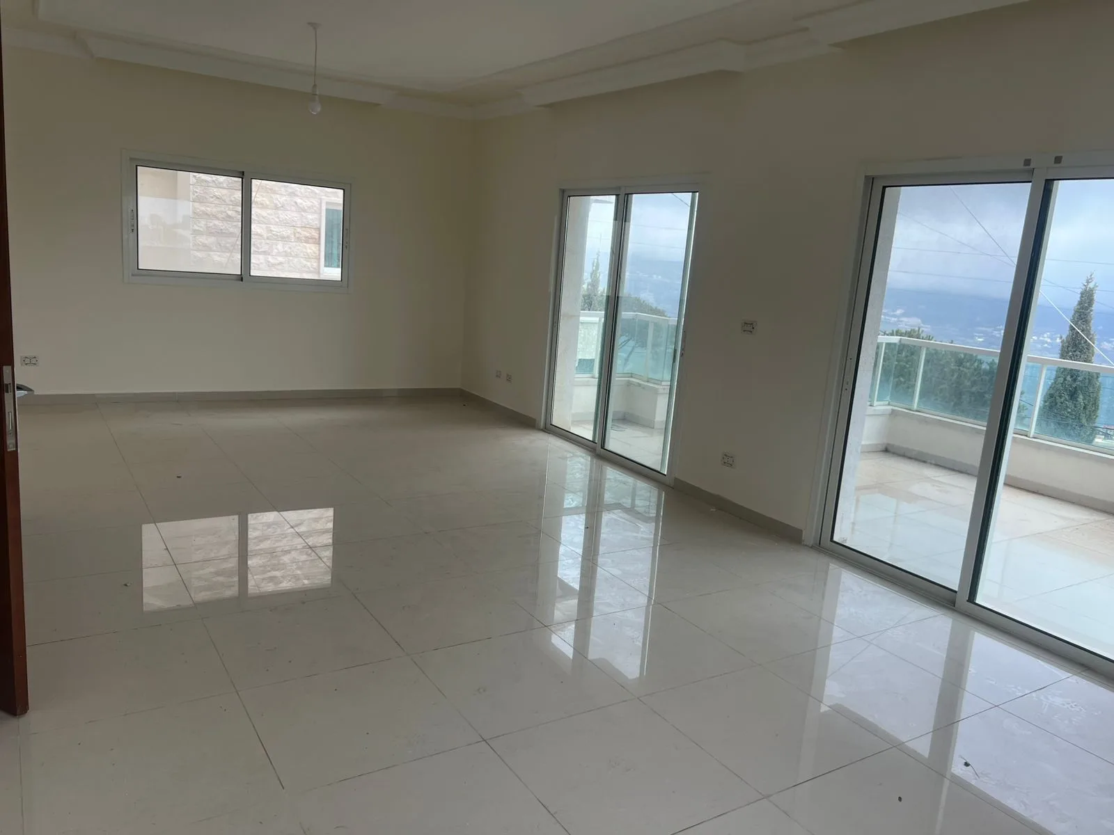 Apartment for sale in Bhamdoun, Lebanon — الصورة 2