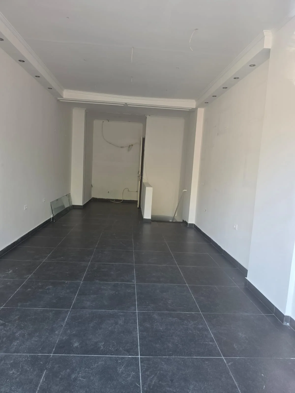 Shop for rent in Verdun