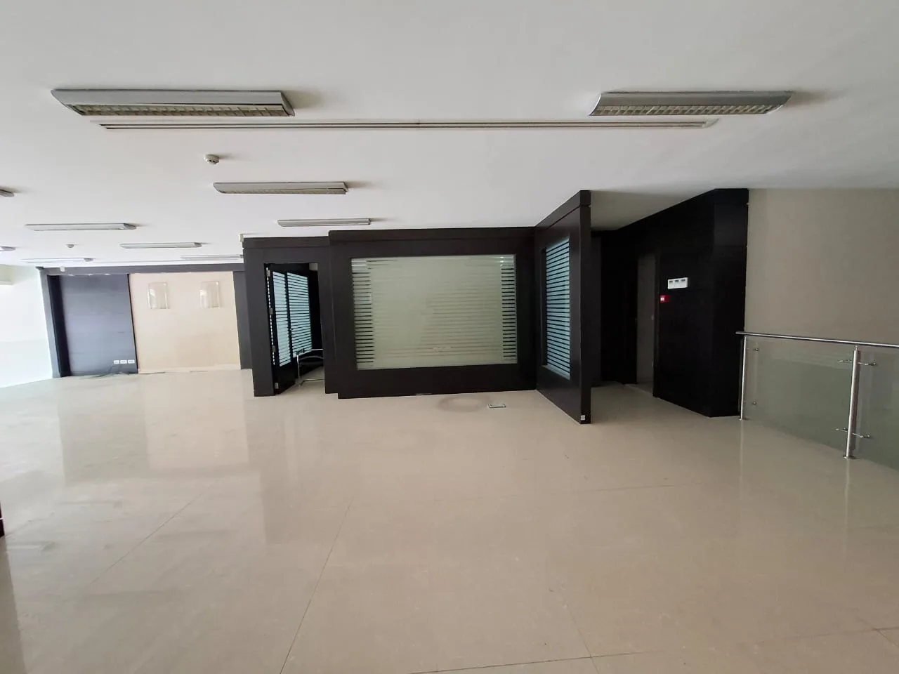 Shop for rent in Zouk Mosbeh — الصورة 5