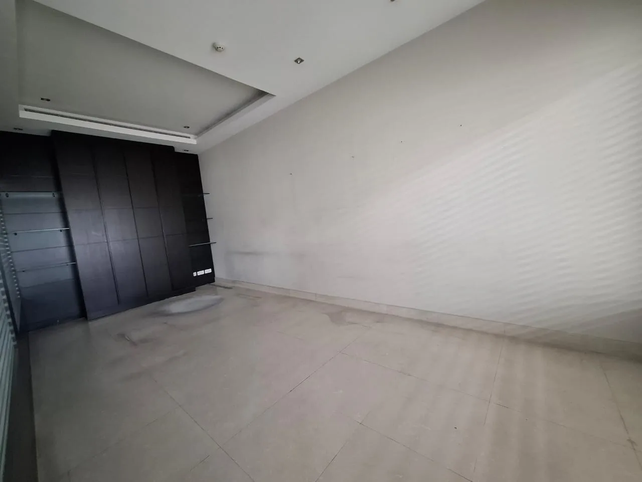 Shop for rent in Zouk Mosbeh — الصورة 6