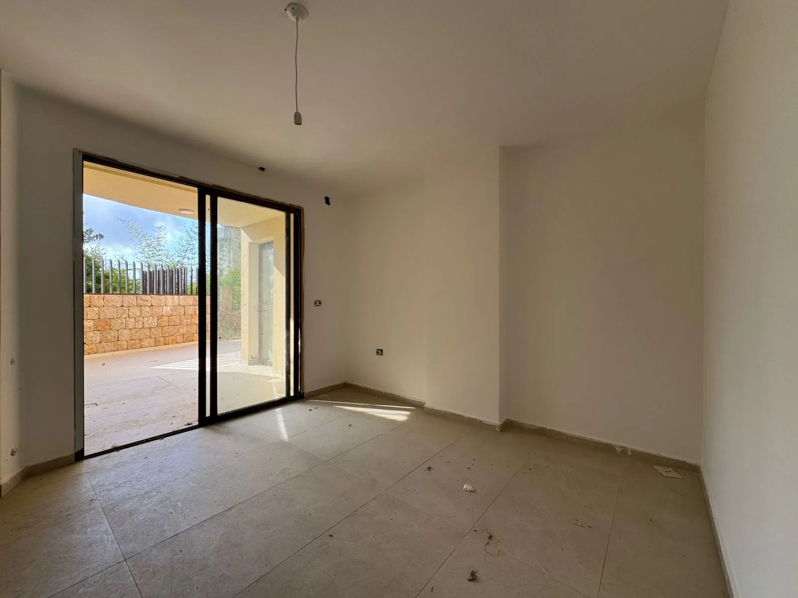 Apartment for Sale in Jouret Al Ballout — الصورة 5