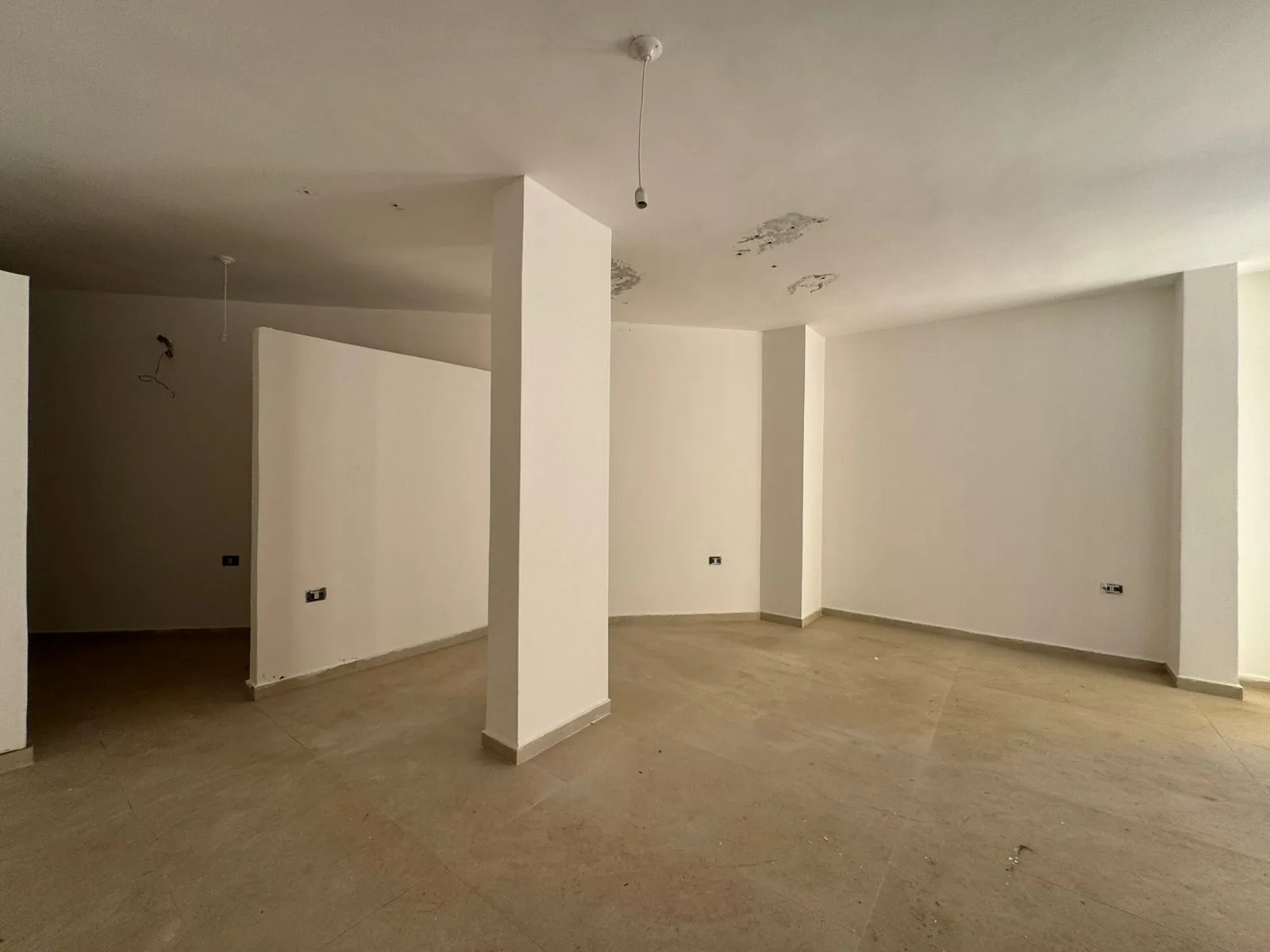 Apartment for Sale in Jouret Al Ballout — الصورة 6