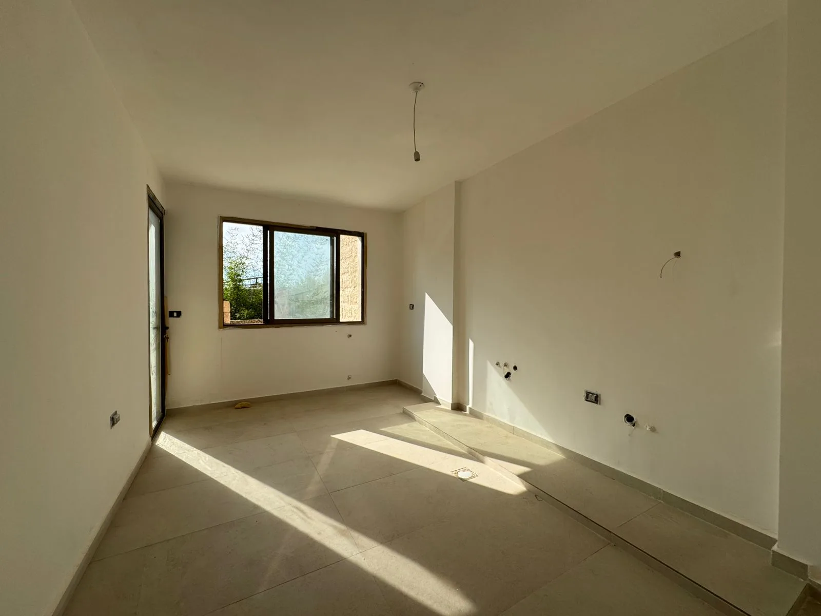 Apartment for Sale in Jouret Al Ballout — الصورة 7