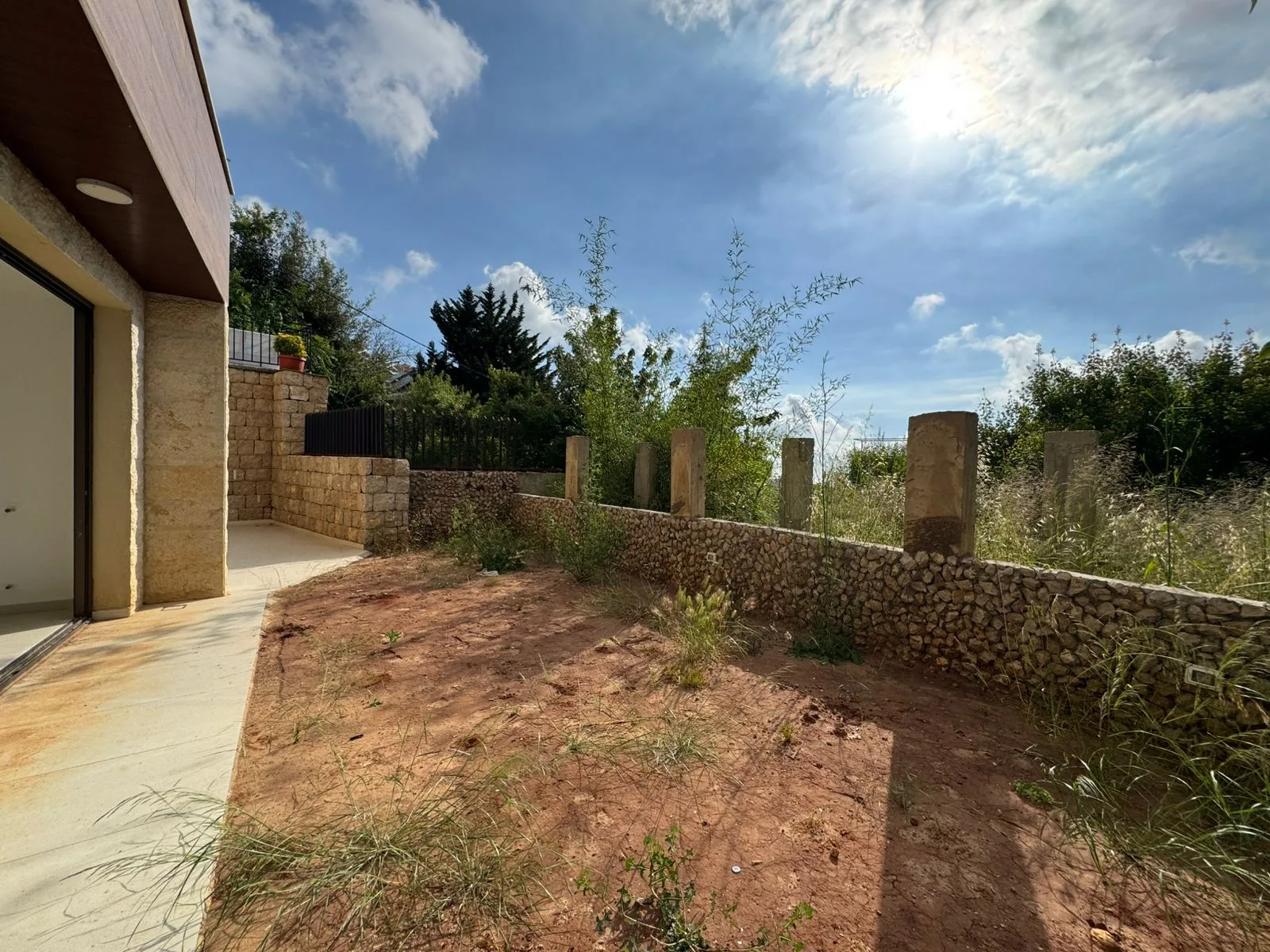 Apartment for Sale in Jouret Al Ballout — الصورة 2