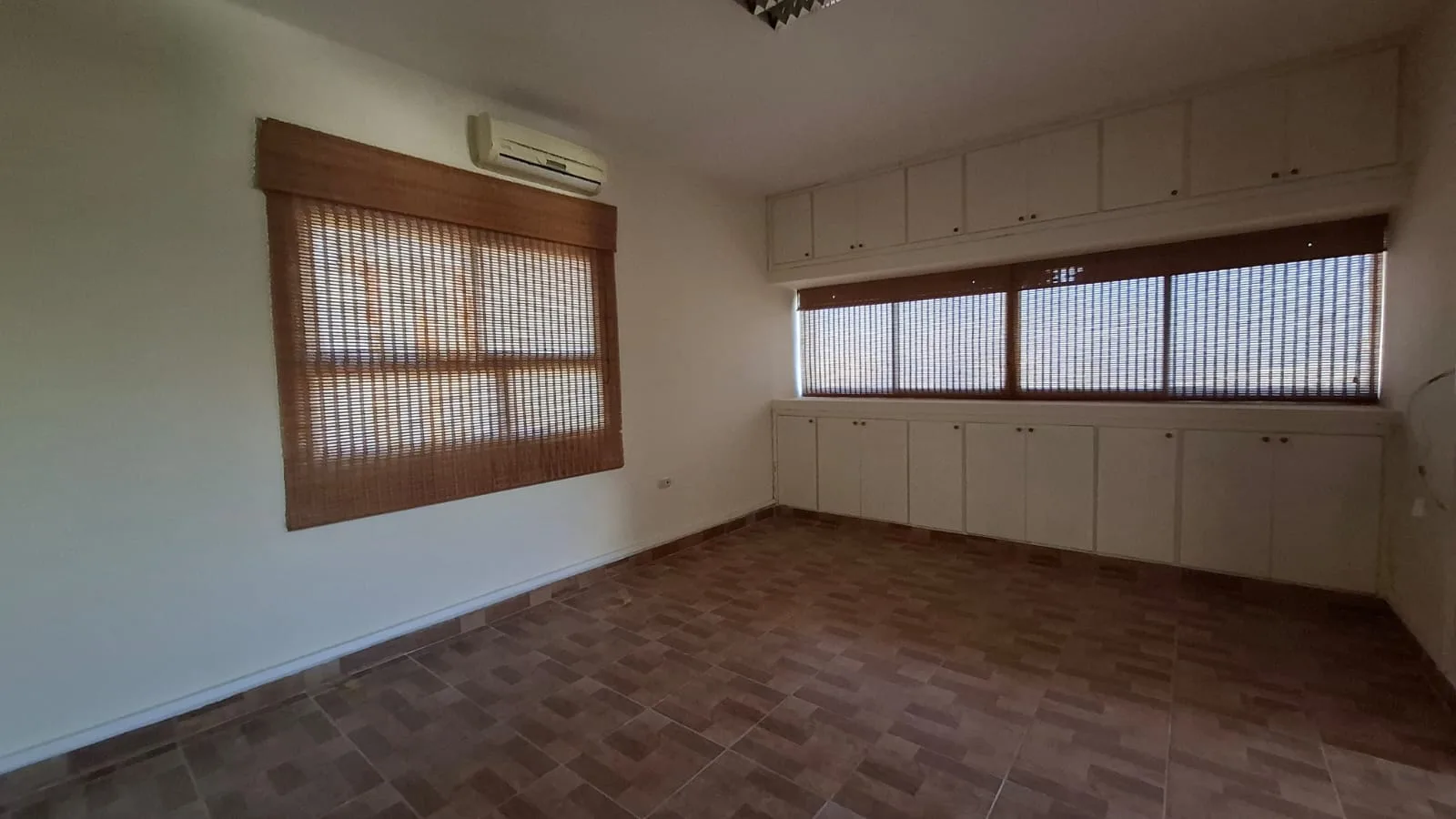 Office for rent in Jbeil — الصورة 4
