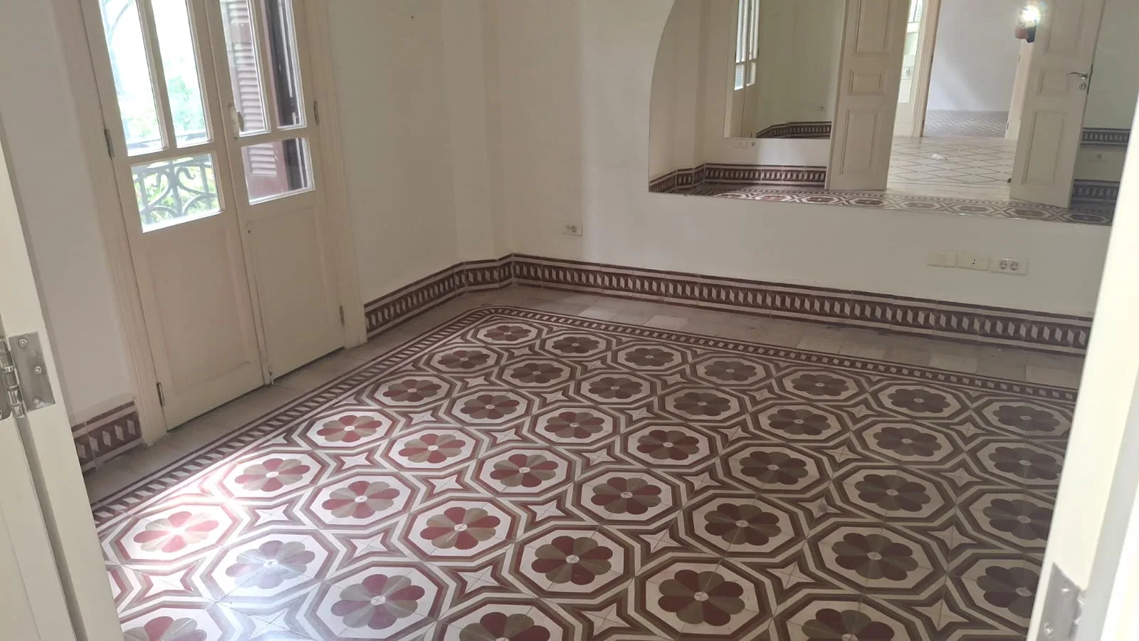 Apartment for Rent in Gemmayzeh — الصورة 2