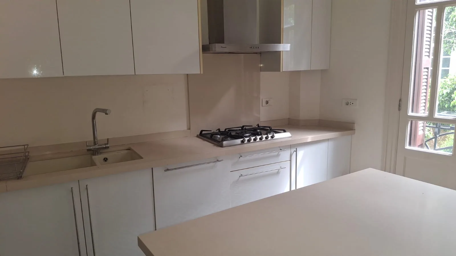 Apartment for Rent in Gemmayzeh — الصورة 4