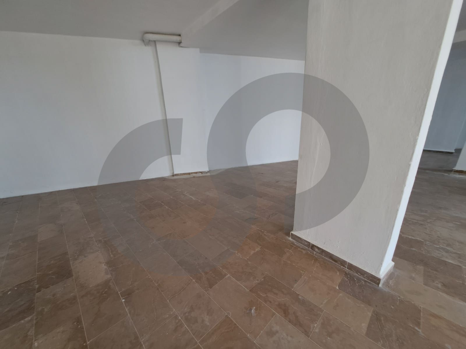Commercial space for rent in Mtayleb,METN / great visibility and easy access — الصورة 3